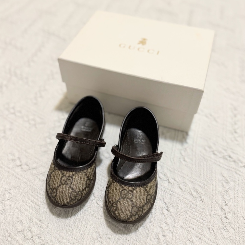 Gucci ballet flats shoes in the box